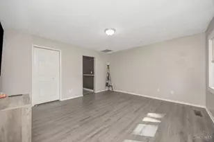 7359 Estate Ct, Springfield Township, OH 45224 - Photo 8