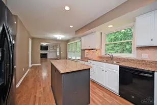 935 Paxton Lake Cove, Miami Township, OH 45140 - Photo 14