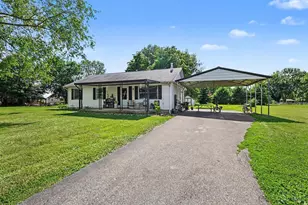 141 Munster Dr, Perry Township, OH 45118 - Photo 2