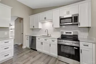 5562 Greenwillow Cir, West Chester, OH 45069 - Photo 2