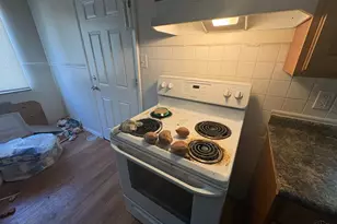 1703 Ashbrook Dr, Cincinnati, OH 45238 - Photo 2