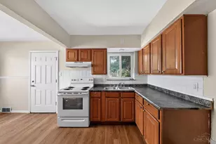 1703 Ashbrook Dr, Cincinnati, OH 45238 - Photo 10