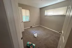 1703 Ashbrook Dr, Cincinnati, OH 45238 - Photo 4