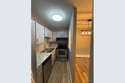 4901 Chalet Drive #303, Cincinnati, OH 45217 - Photo 8