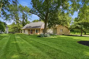 947 Brittany Hills Dr, Washington Twp, OH 45459 - Photo 2