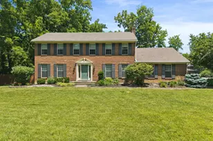 6400 Roth Ridge Dr, Miami Township, OH 45140 - Photo 2