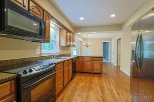 9677 Friar Tuck Dr, West Chester, OH 45069 - Photo 12