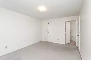 518 Riddle Rd, Cincinnati, OH 45220 - Photo 10