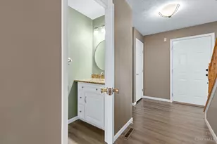 8042 Laurelwood Dr, Hamilton Township, OH 45039 - Photo 18