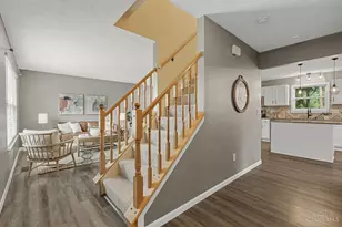 8042 Laurelwood Dr, Hamilton Township, OH 45039 - Photo 4