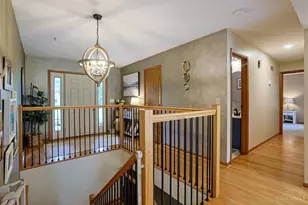 2940 Timberview Dr, Green Township, OH 45211 - Photo 6
