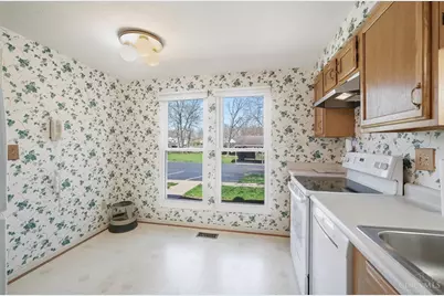 1049 Stratford Court, Loveland, OH 45140 - Photo 10