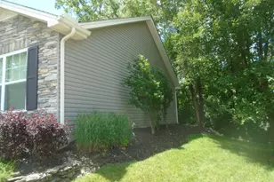 74 W Persimmon Dr, Hamilton, OH 45013 - Photo 2
