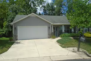 74 Persimmon Dr W, Hamilton, OH 45013 - Photo 1