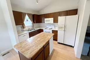 1449 Breckenridge Dr, Batavia Township, OH 45102 - Photo 8