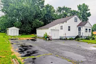 1390 Olt Rd, Jefferson Twp, OH 45417 - Photo 4