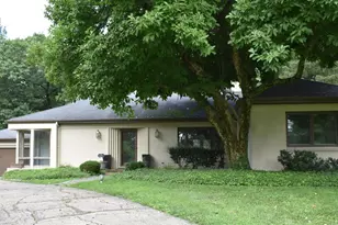 2646 Fair Oaks Ln, Amberley, OH 45237 - Photo 2