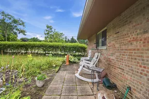 9602 Kosta Dr, Springfield Township, OH 45231 - Photo 8
