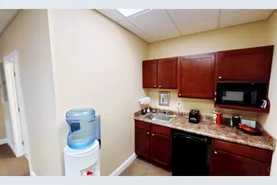 5078 Wooster Pike #200, Cincinnati, OH 45226 - Photo 8