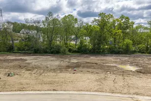 421 Trailside Woods Ct, Miami Township, OH 45140 - Photo 6