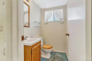818 Rosetree Ln, Anderson Township, OH 45230 - Photo 10