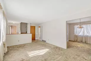 818 Rosetree Ln, Anderson Township, OH 45230 - Photo 4