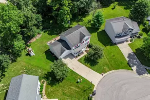 806 Canute Ct, Hamilton Township, OH 45039 - Photo 4