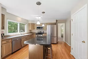 8730 Apple Blossom Ln, West Chester, OH 45069 - Photo 2