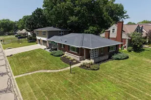 6941 Rosemary Ln, Sycamore Township, OH 45236 - Photo 2
