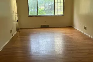 1574 Oak Knoll Dr, Cincinnati, OH 45224 - Photo 2