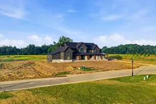 9870 Christian Ct, Hamilton Township, OH 45140 - Photo 6