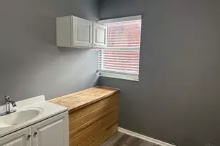 5598 Glenway Ave, Cincinnati, OH 45238 - Photo 10
