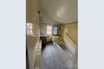 1626 Brewster Avenue, Cincinnati, OH 45207 - Photo 14