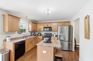 12067 Brookway Dr, Springfield Township, OH 45240 - Photo 8