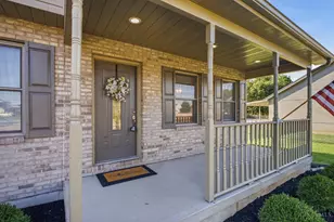 220 Auburn Meadows Ct, Carlisle, OH 45005 - Photo 2