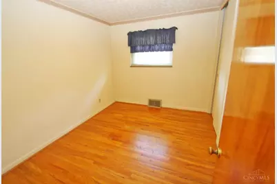 5452 Green Acres Court, Green Township, OH 45248 - Photo 14