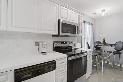 5915 Leeside Trail, Green Township, OH 45248 - Photo 6