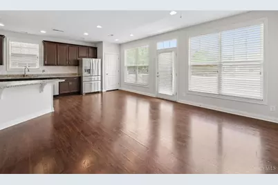 2924 Eden Avenue #I2924, Cincinnati, OH 45219 - Photo 2