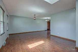 5268 Dellbrook Dr, Fairfield, OH 45014 - Photo 2