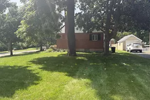 1427 N Park Ave, Wyoming, OH 45215 - Photo 2