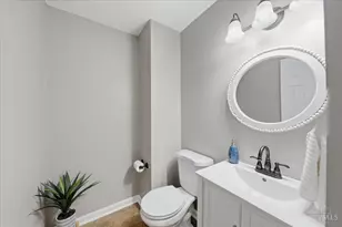 8898 Brittany Dr, Blue Ash, OH 45242 - Photo 20