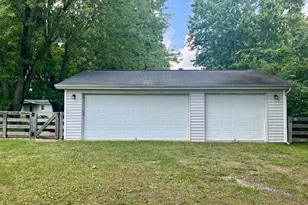 331 Dortmund Dr, Perry Township, OH 45118 - Photo 2