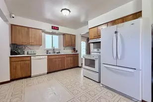 10277 Cheltenham Dr, Colerain Township, OH 45231 - Photo 4