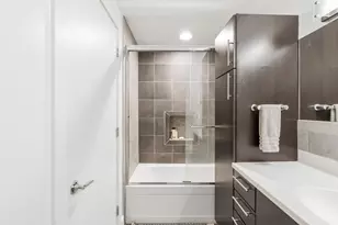 11 Mercer St, Cincinnati, OH 45202 - Photo 24