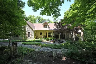 5723 Chancellor Ln, Hamilton Township, OH 45152 - Photo 2