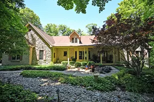 5723 Chancellor Ln, Hamilton Township, OH 45152 - Photo 1