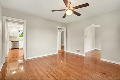 3722 Neiheisel Avenue, Cheviot, OH 45248 - Photo 4