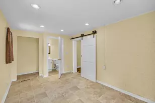 3725 Norwich Ln, Cincinnati, OH 45220 - Photo 10