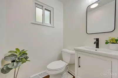 8471 Shuman Lane, Springfield Township, OH 45231 - Photo 18