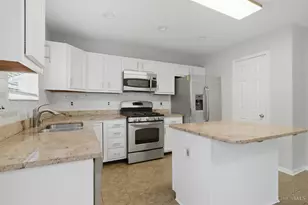 1353 Crotty Ct, Anderson Township, OH 45255 - Photo 14